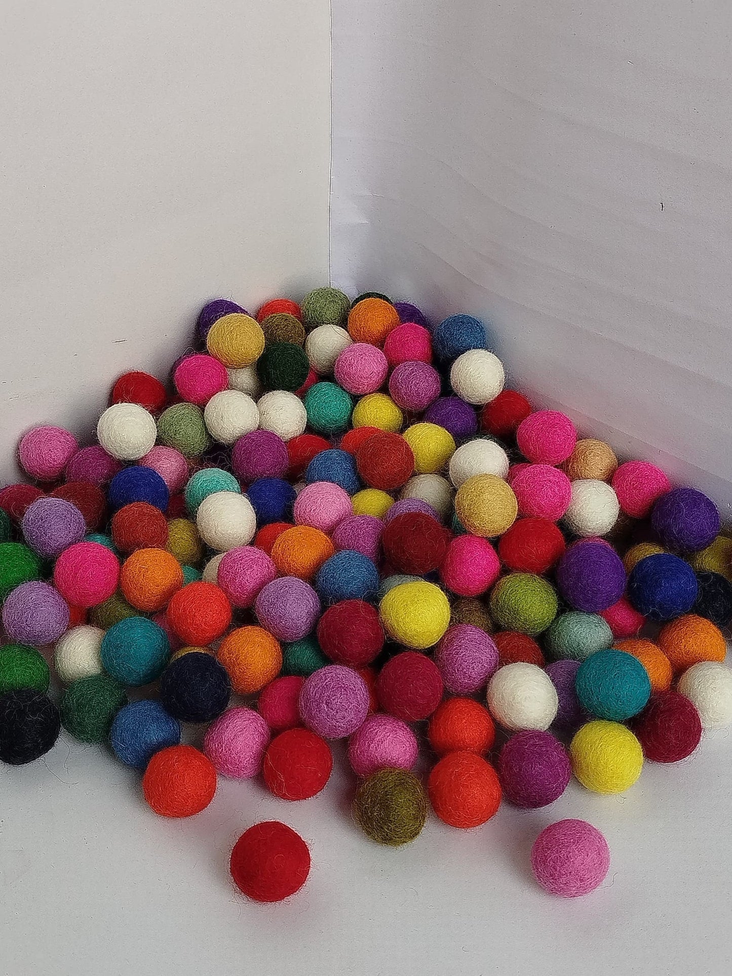 2cm Felt Balls Pom Pom Handmade Crafts making , nursery, beads garland making felt balls,