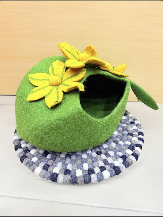 50cm Handmade Wool Cat Cocoon Bed / Cozy Cat Cave House,  Felted Cat House Handmade, Green Flower Cave