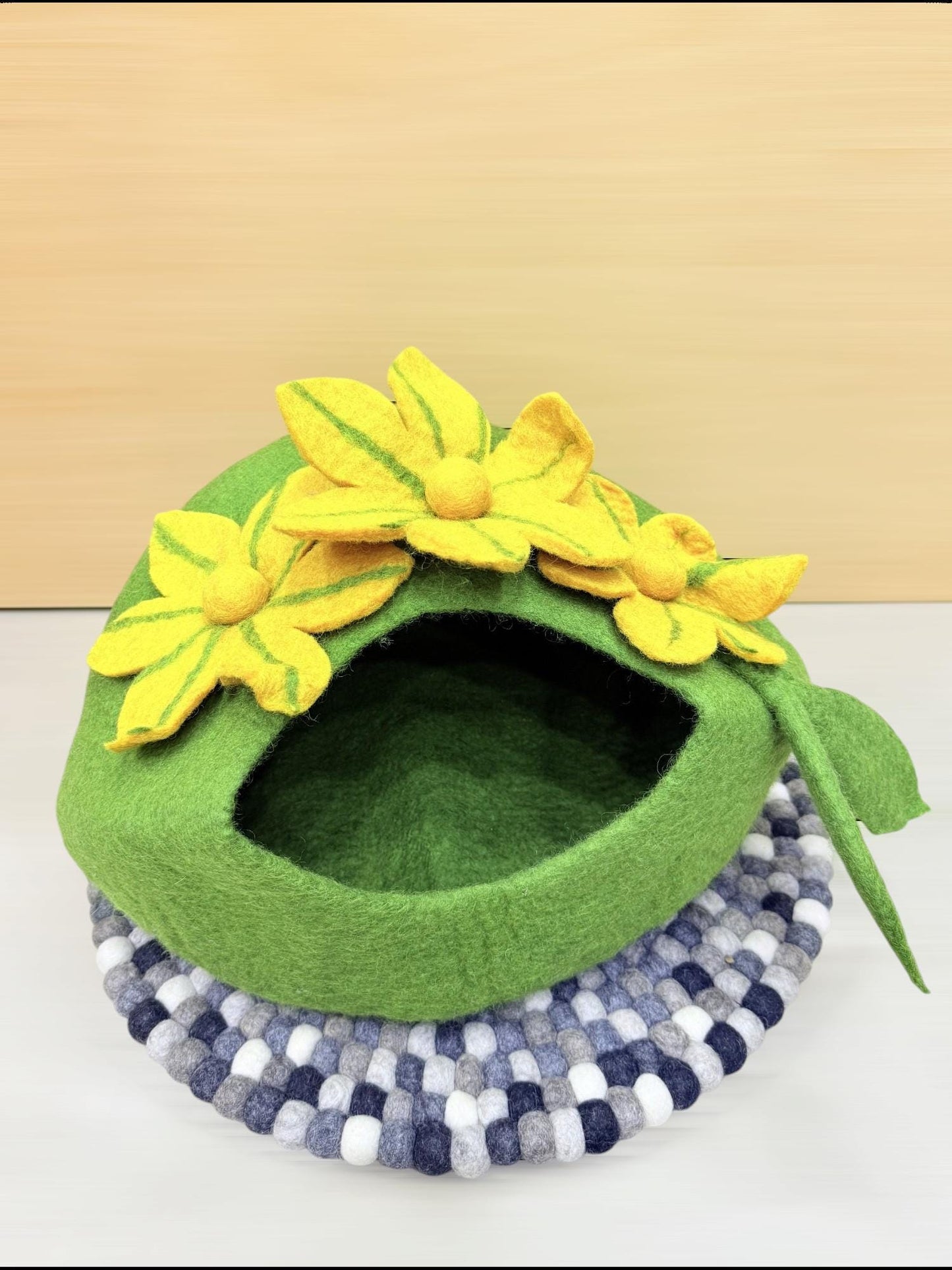 50cm Handmade Wool Cat Cocoon Bed / Cozy Cat Cave House,  Felted Cat House Handmade, Green Flower Cave