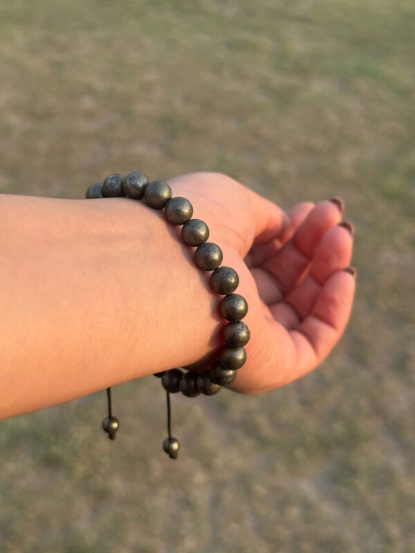 gold obsidian natural gemstone bracelet side view