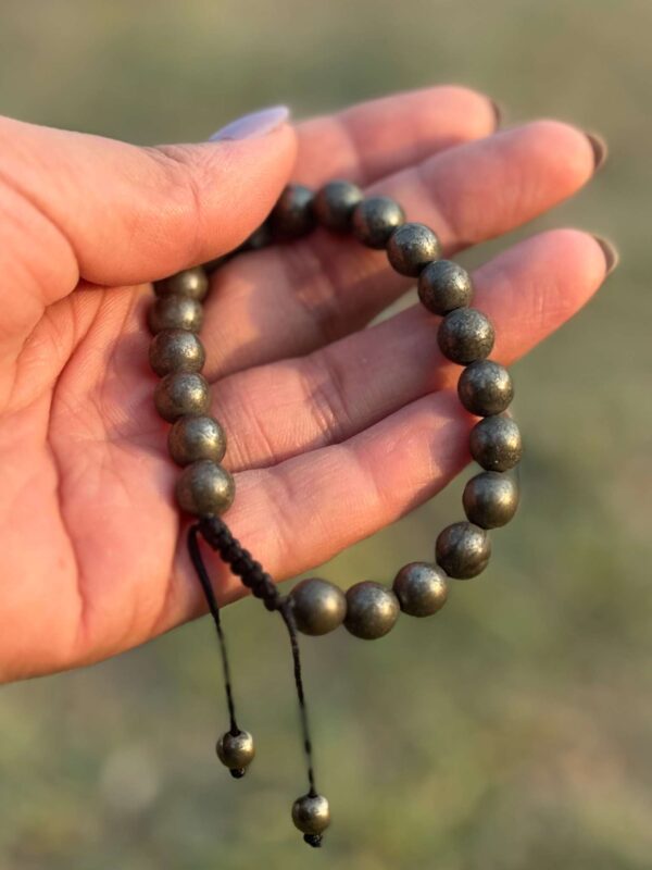 gold obsidian natural gemstone bracelet close view
