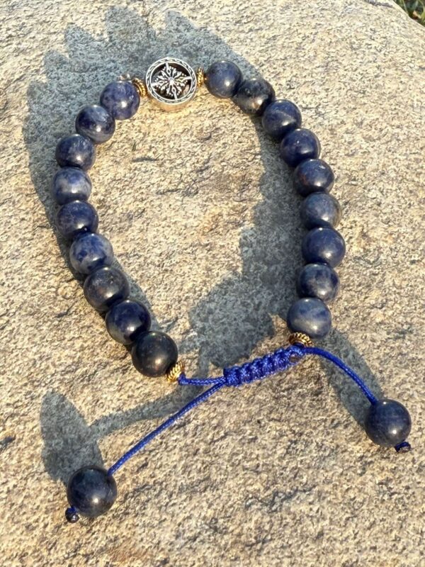 sodalite natural gem stone bracelet with guru bead in stone top