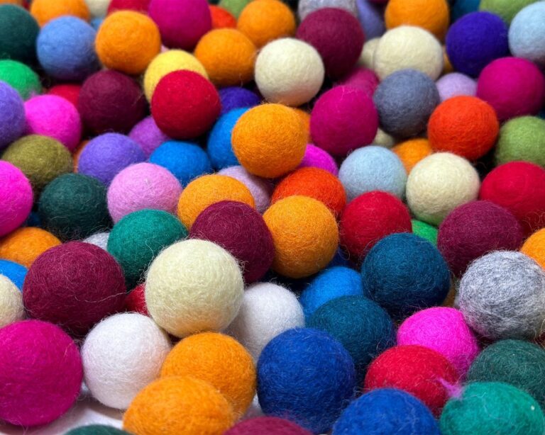 2cm Mixed Color Wool Felt Balls