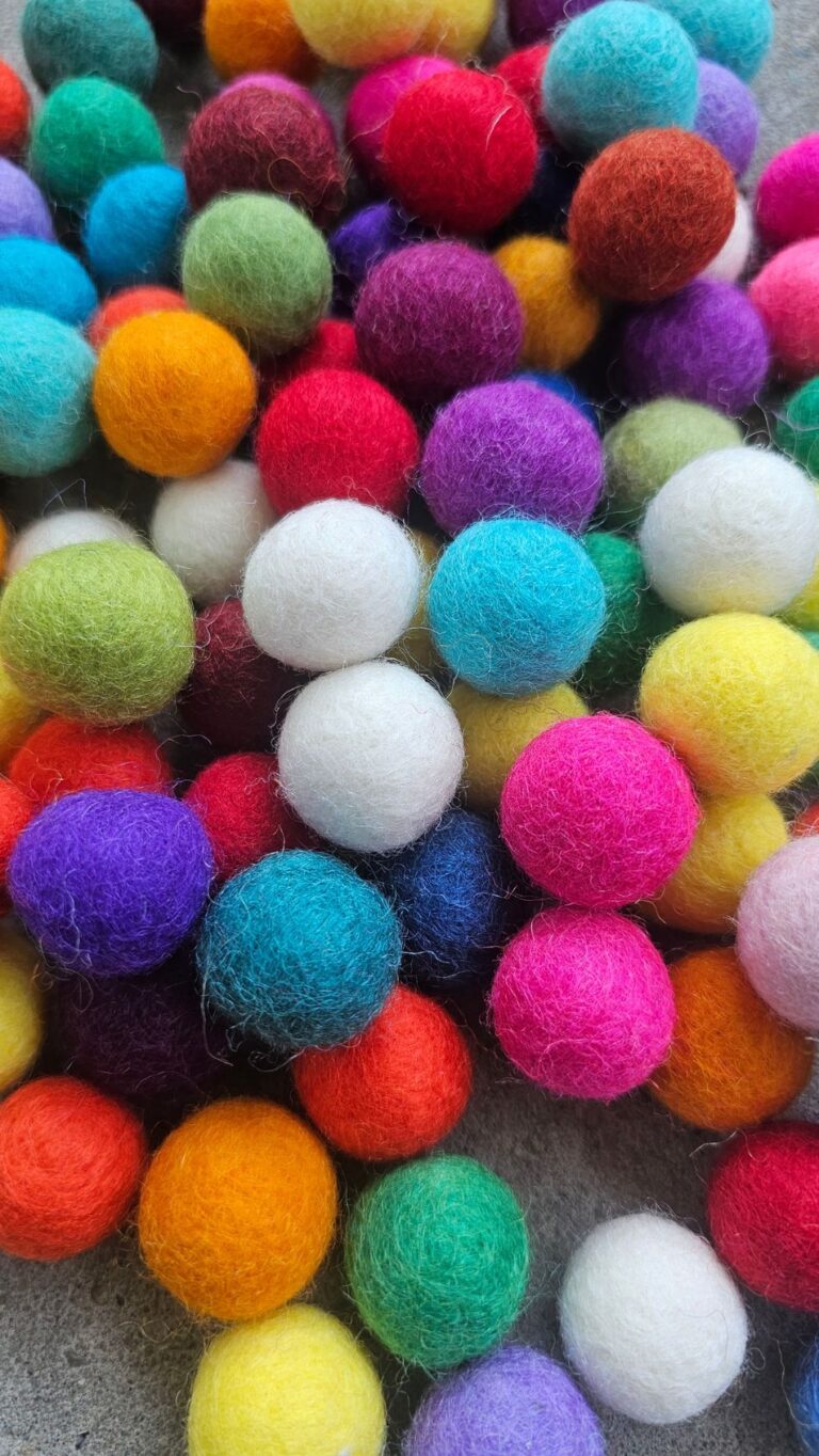2cm Mixed Color Wool Felt Balls