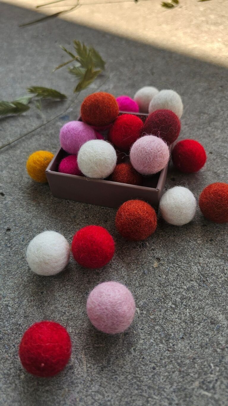 2cm Valentine's Wool Felt Balls